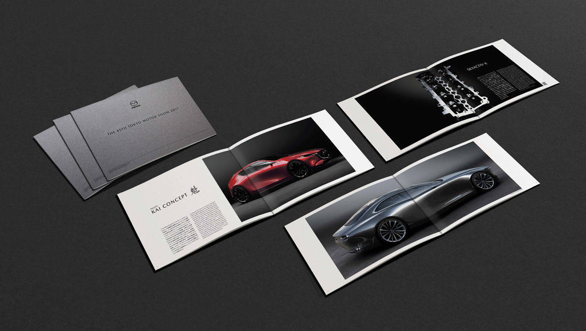 Kommunikationsmaterial mit der neuen Mazda-Schrift.