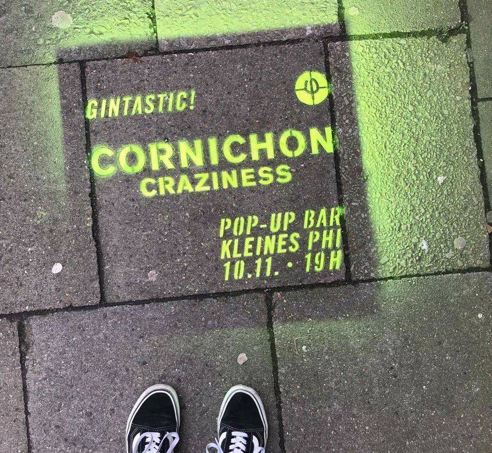 Kühne Pop-up-Bar Gin Whiskey Cornichons: Guerilla Street Branding