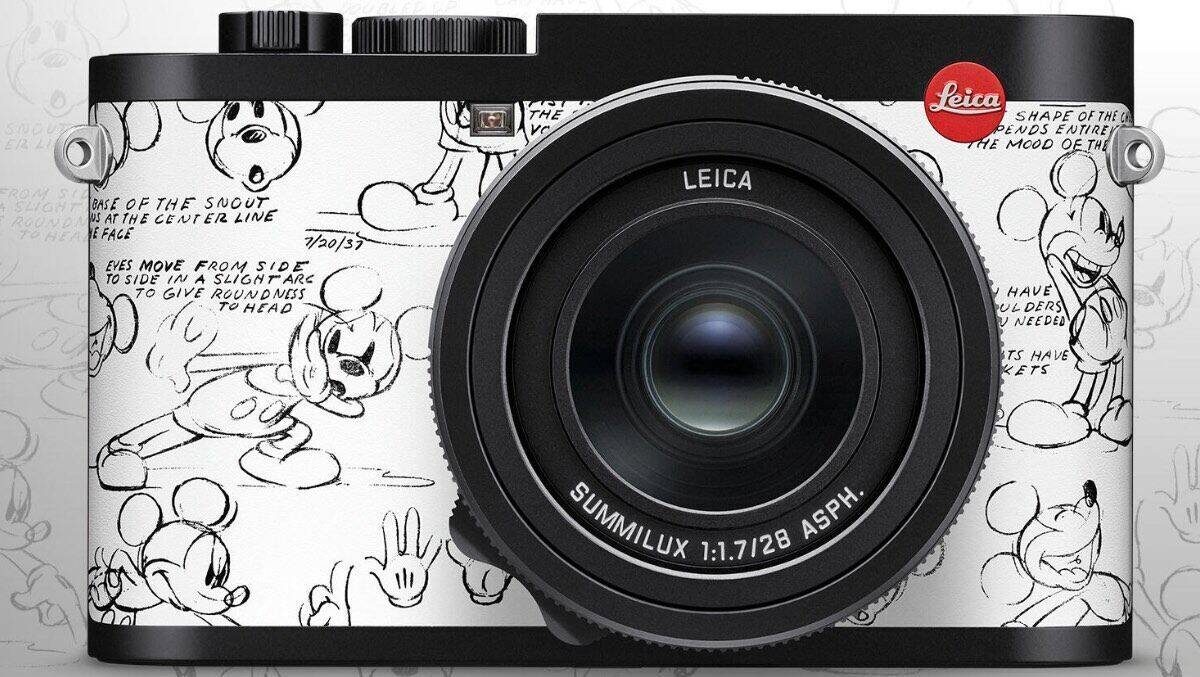 Detailblick auf die Leica Q2, die zusammen mit Disney entworfen wurde.