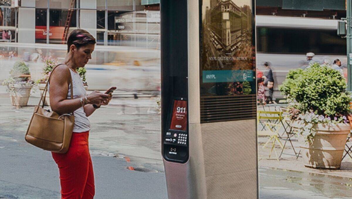 So modern und schlank sehen die neuen LinkNYC-Telefonstationen aus.