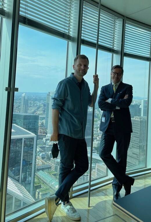 Dennis May (l.) und Christian Rätsch im Commerzbank Tower in Frankfurt.