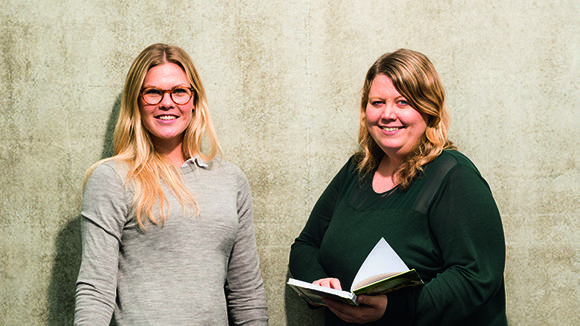 Johanna Stütz (l.) und Carolin Guder sind die Media Youngsters (Foto: Martin Kroll für W&V)