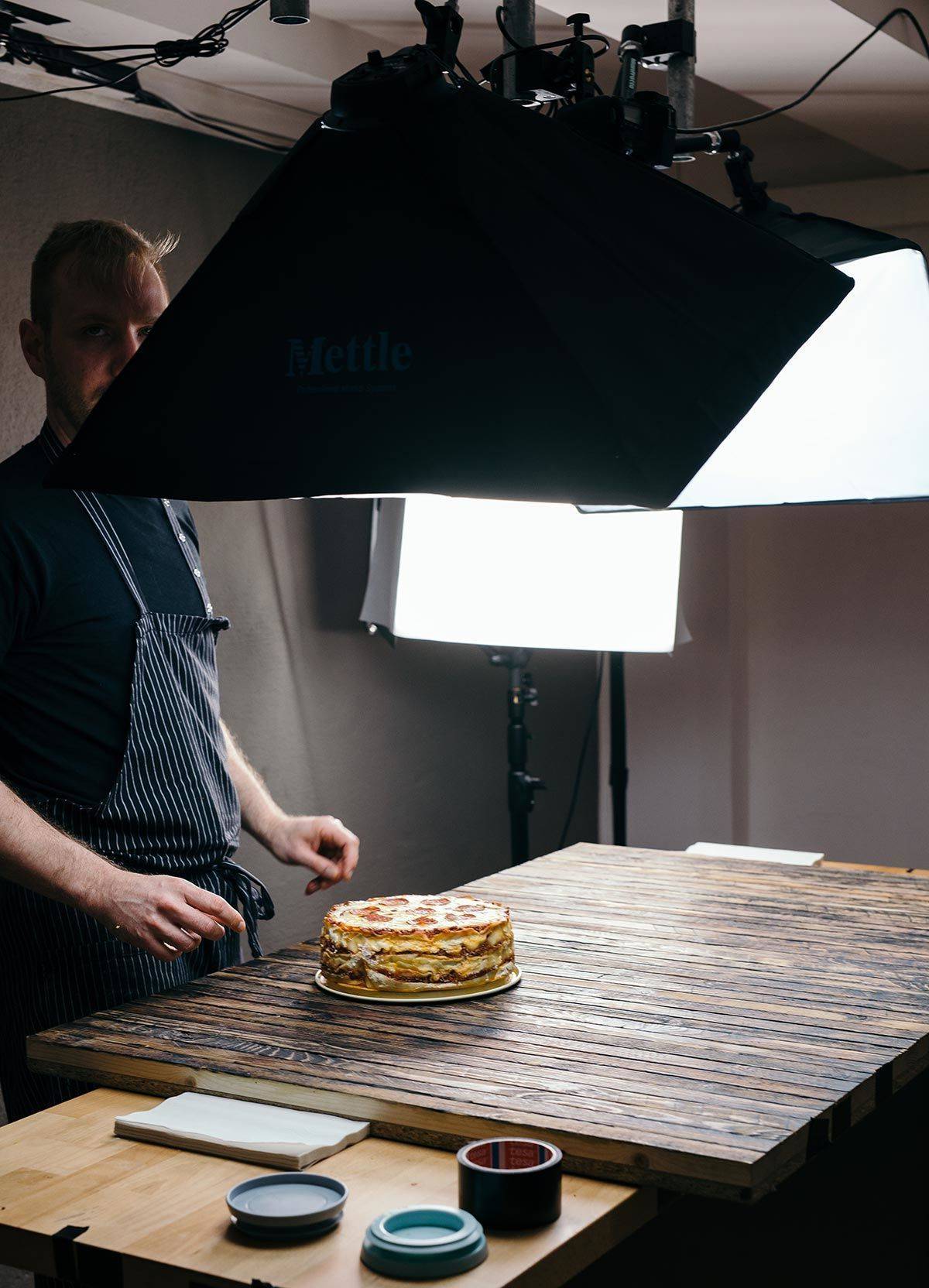 Pizza-Lasagne für das Food-Video im Zeitraffer