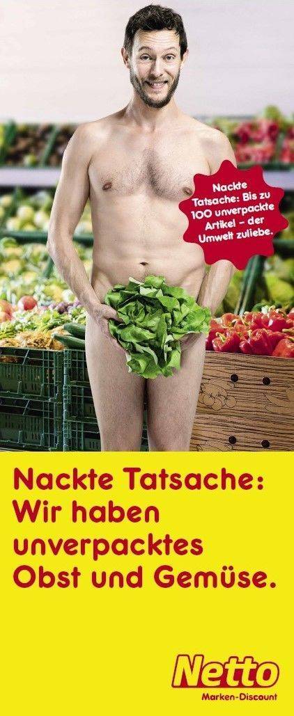 Auch eine weibliche Version wird es von den Nacktmotiven geben. Umweltschutz geht jeden an und ist gleichberechtigt, findet der Discounter.