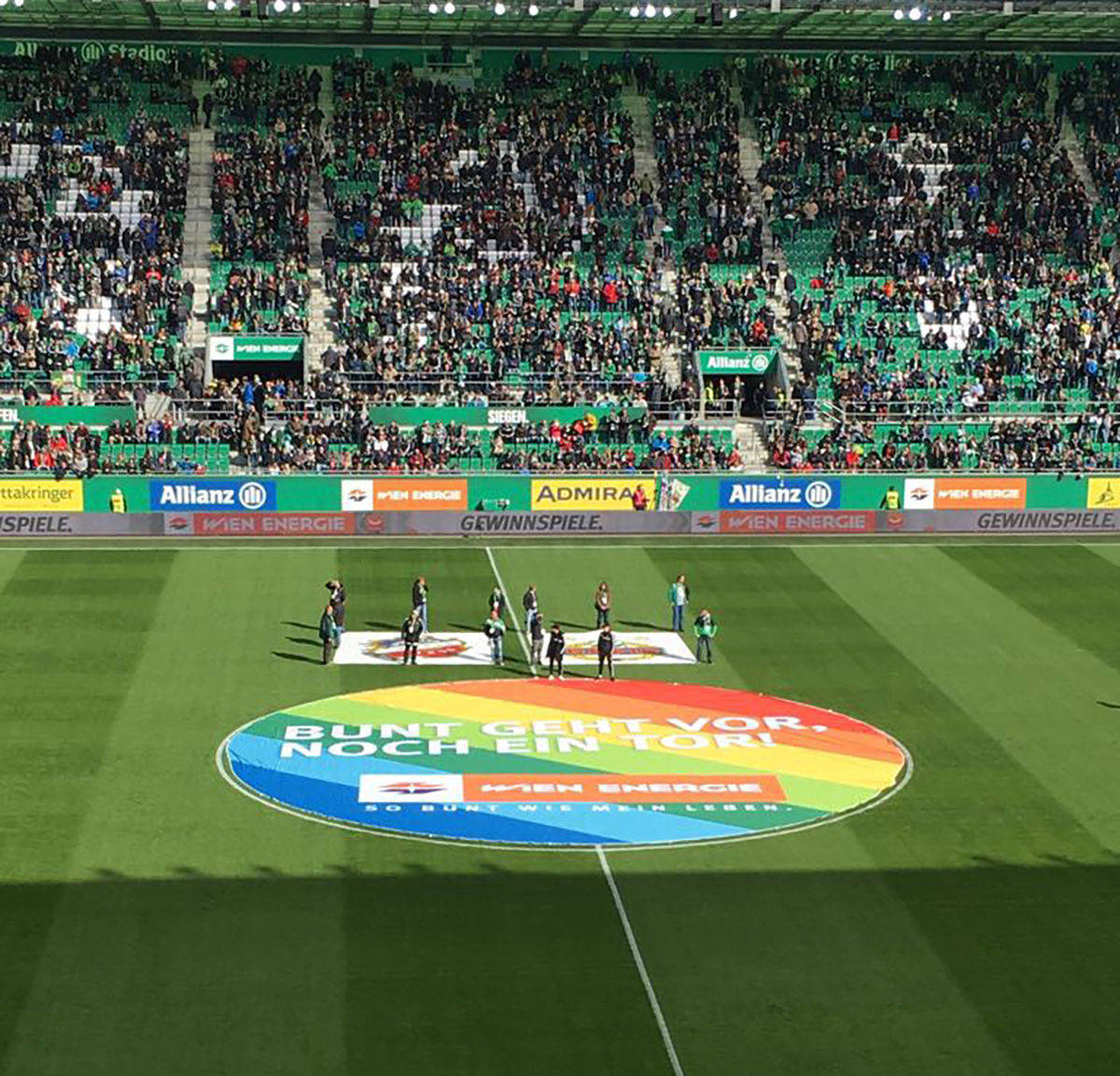 Am Sonntagnachmittag geht's ins neue Rapid-Stadion (im Juli 2016 eröffnet).