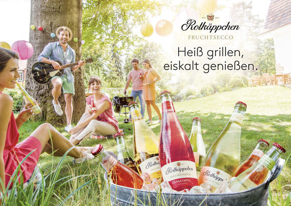 Grillen & Outdoor: Nur bei Sonnenschein wird für den "Fruchtsecco" geworben.