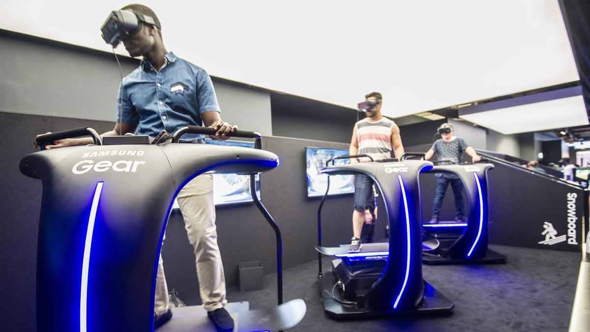 Und wer aufs Snowboard mit der VR-Brille will, kann das auch machen