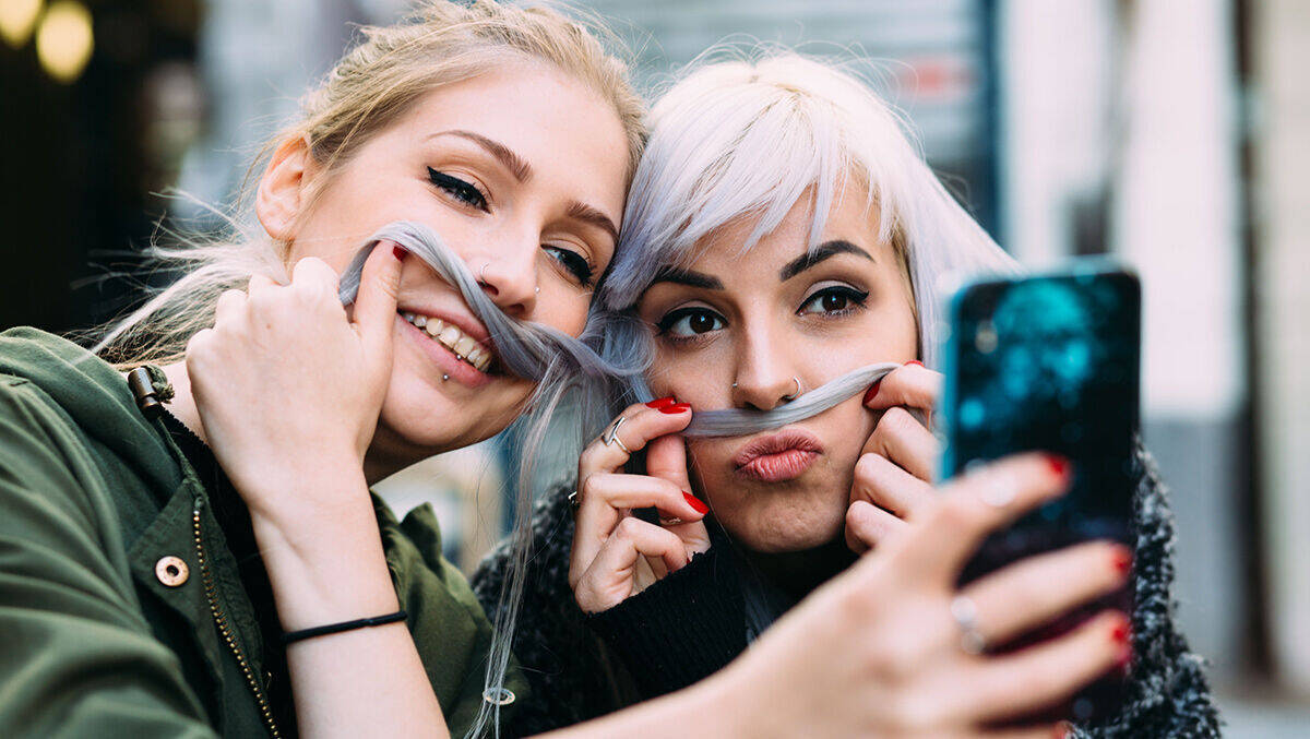 Solche Selfies sollen künftig auch auf Abstand funktionieren – wenn auch ohne Bart.