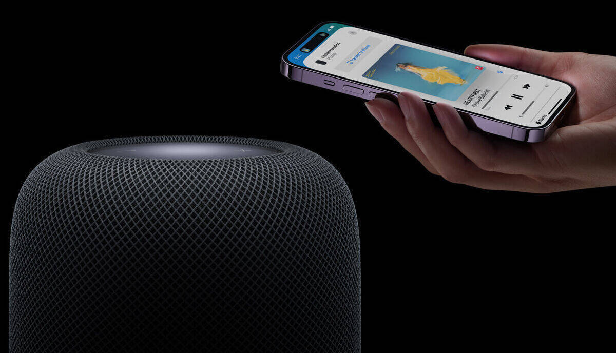 Per iPhone wird der neue HomePod angesprochen.