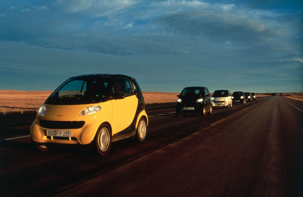 Fahrerprobung: Smart City Coupés auf den Fernstraßen der USA im Jahr 1998.