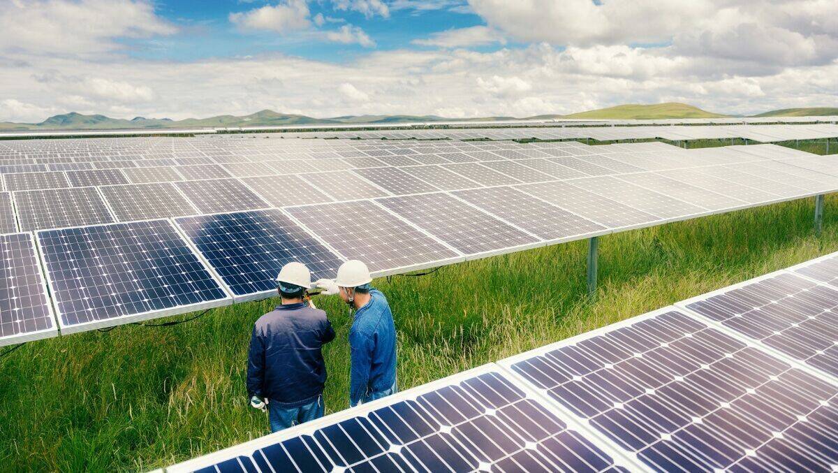 Apple-Zulieferer in China engagieren sich für Projekte im Bereich der erneuerbaren Energien, wie hier im Solarpark in der Provinz Sichuan.