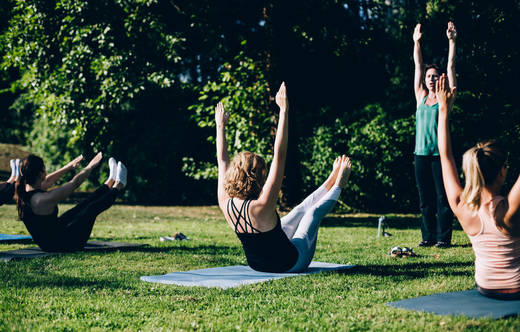 Die Strichpunkt-Mitarbeiter beim Pilates. Vergünstigte Sportmitgliedschaften werden ebenfalls angeboten.