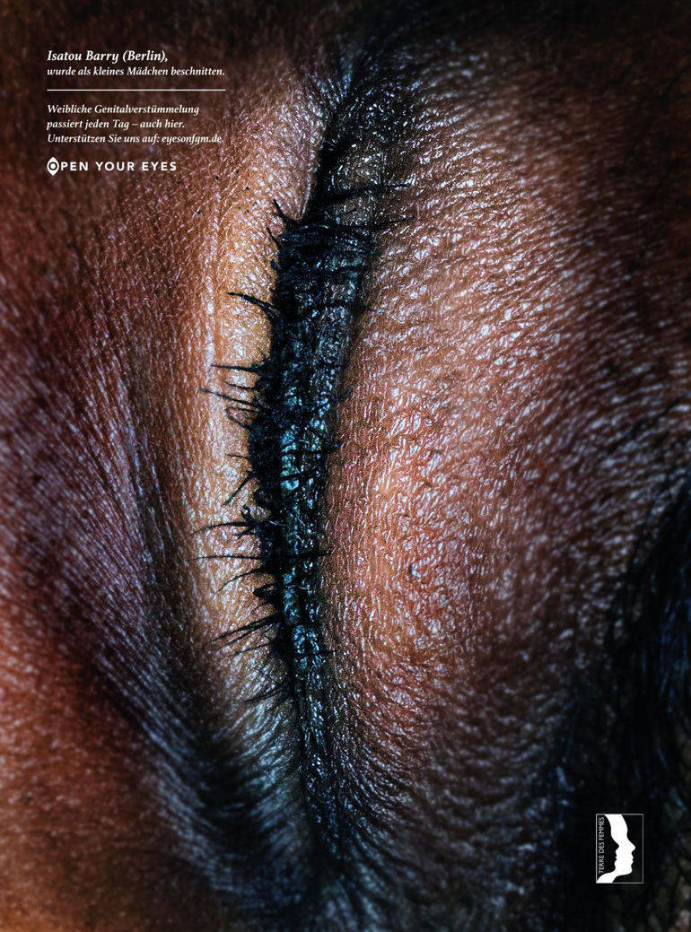 Terre-des-Femmes-Plakat "Open your eyes" von Grey Germany.