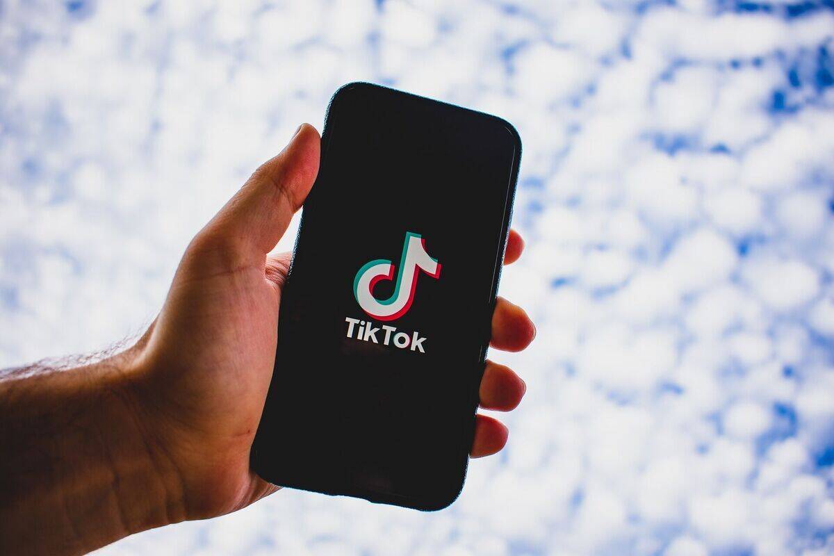 Wenn die Kindersicherung nicht aktiviert ist, kann es auf Tiktok teuer werden.