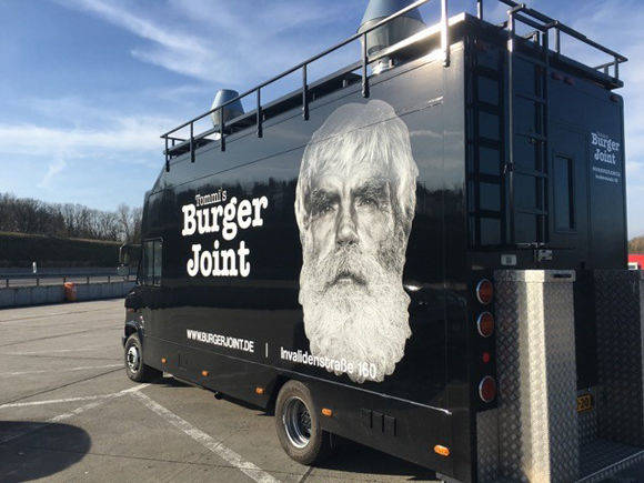 Der Food Truck von Tommi's Burger Joint.