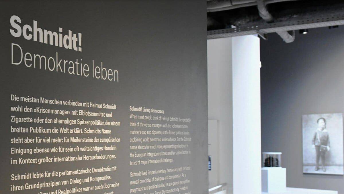 "Schmidt! Demokratie leben": Die Hamburger Ausstellung thematisiert Schmidts Fähigkeit zu Dialog und Kompromiss.
