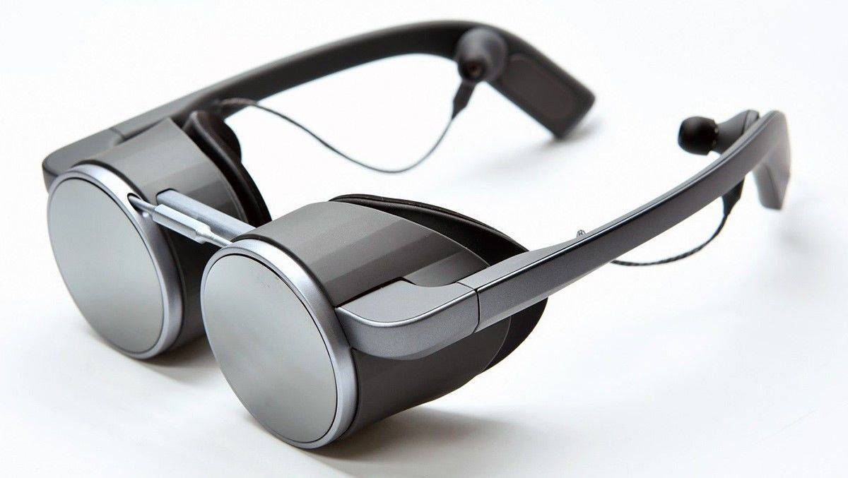 VR meets Steampunk: Die neue Datenbrille von Panasonic passt optisch auch in die nächste Disco.