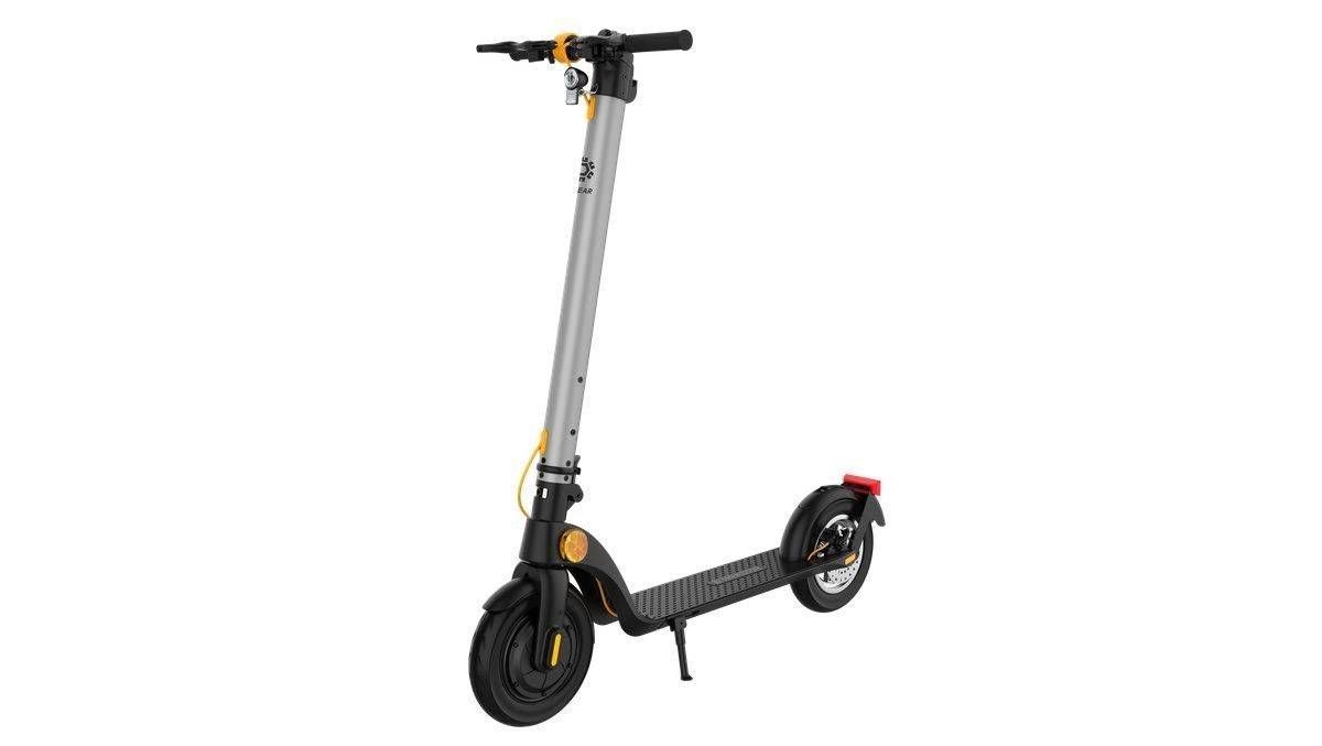 Der Akku lässt sich bei diesem neuen E-Scooter einfach aus der Lenkstange ziehen.