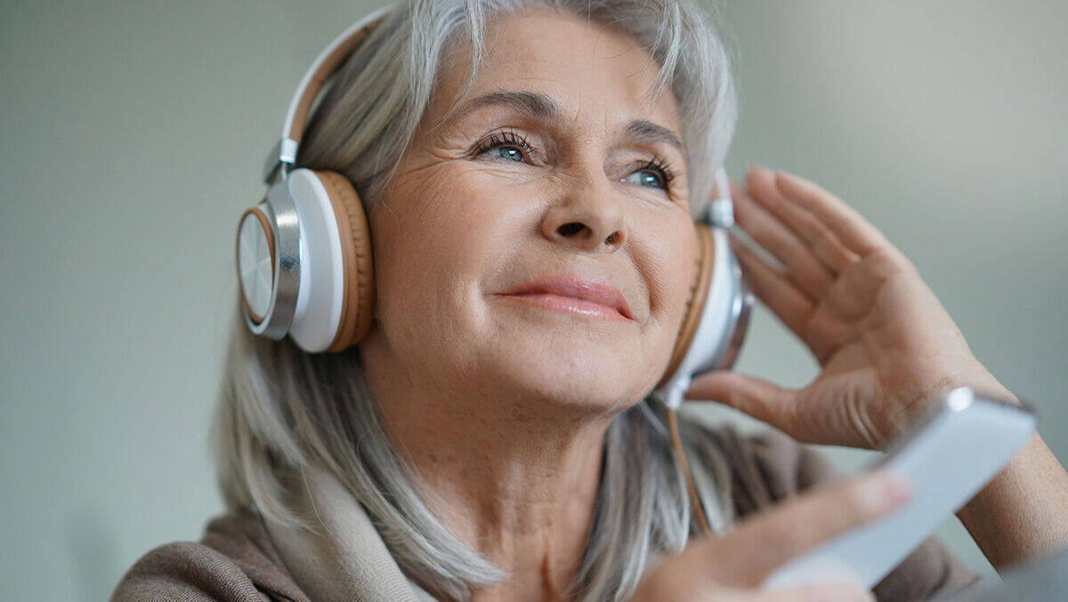 Neue Zielgruppe für Spotify oder Apple Music: Auch ältere Menschen streamen ihre Musik immer öfter.