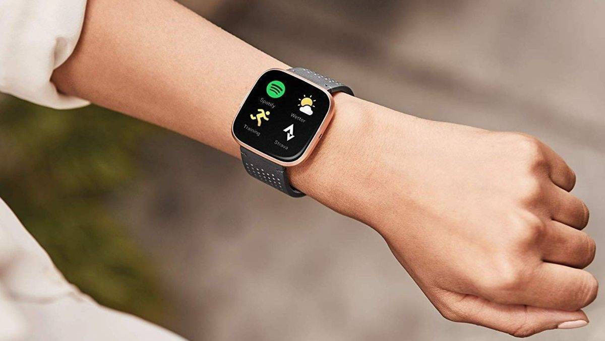 Der neue SpO2-Sensor wertet die Fitbit Versa 2 deutlich auf.