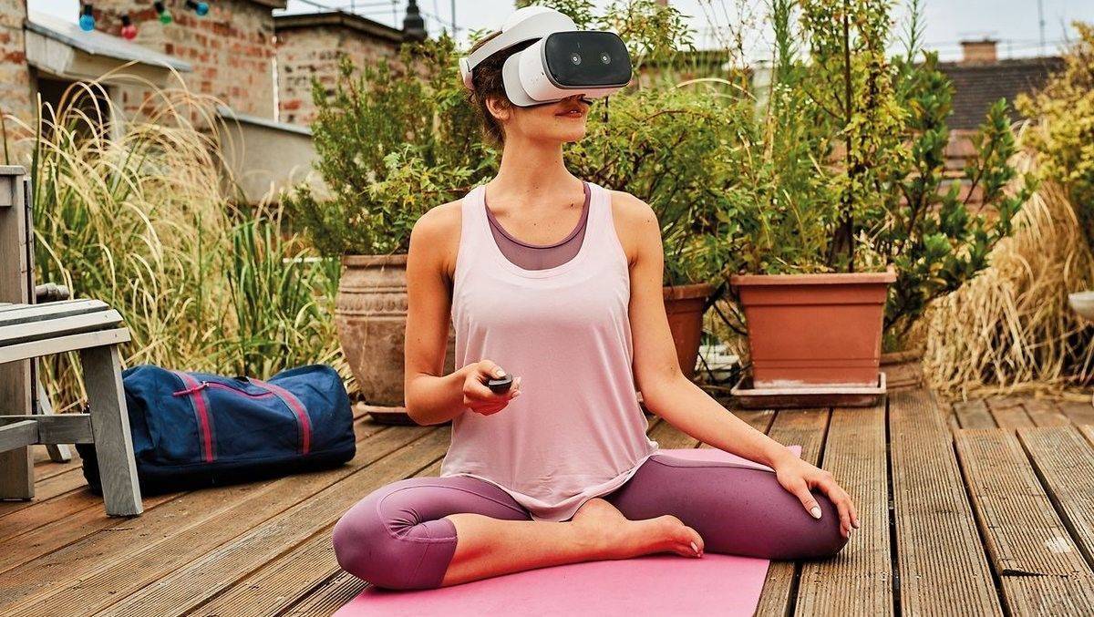 Mit der VR-Brille lässt sich die Welt sogar auf dem Balkon erkunden.