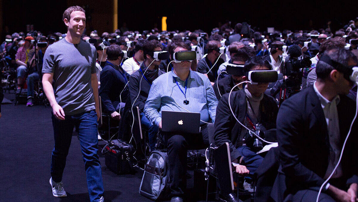 Mark Zuckerberg und eine Versammlung freakiger VR-Träger: Solche peinlichen Bilder will Apple dringend vermeiden.