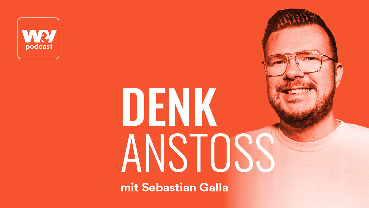 Sebastian Galla spricht in der aktuellen Folge des "W&V Denkanstoß" über Humor in der Werbung.