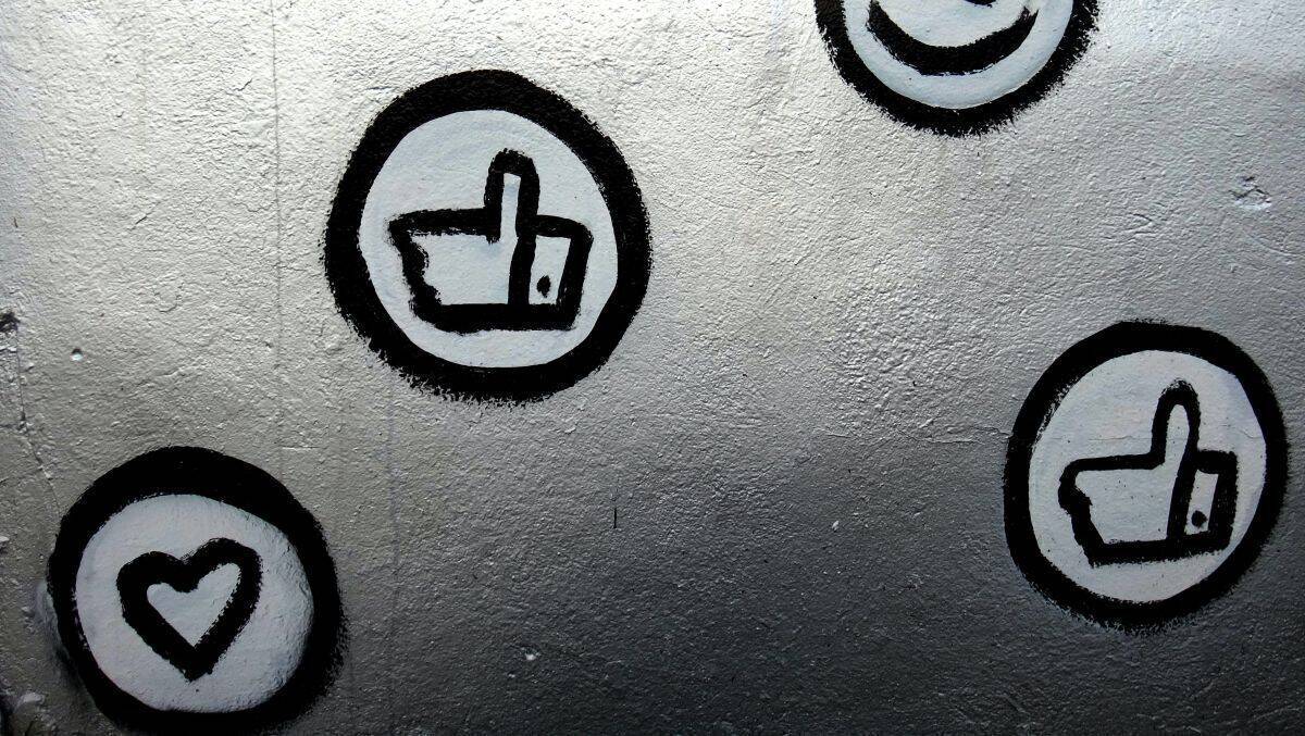 Eine Umfrage zeigt, dass in erster Linie Geldverdienen der Antrieb ist, Inhalte für Social Media zu erstellen.