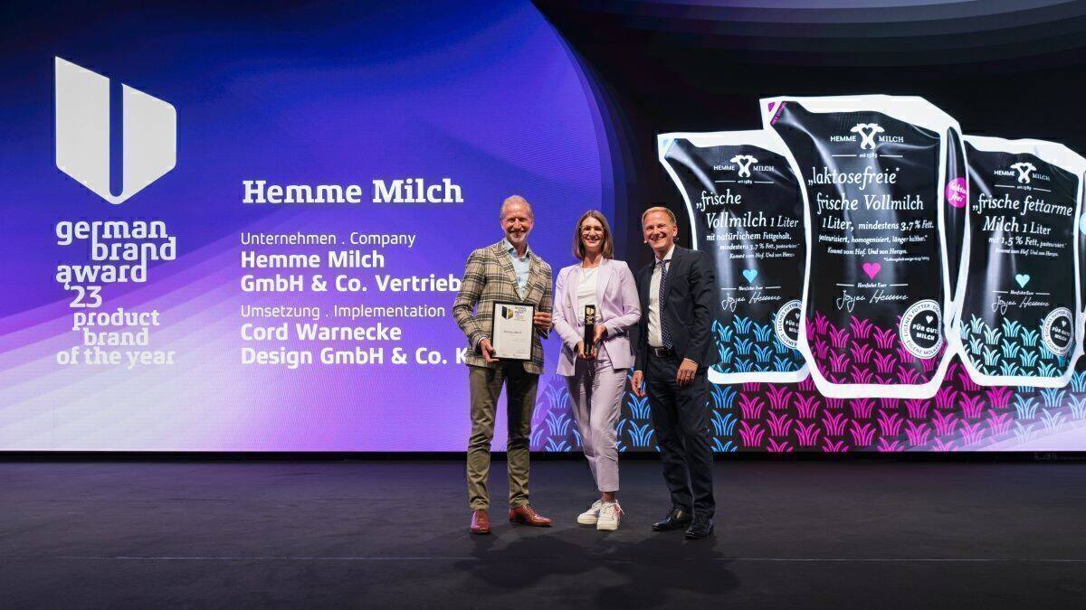 Alwine Hemme, Leitung Vertriebsinnendienst & Marketing, freut sich über den German Brand Award.