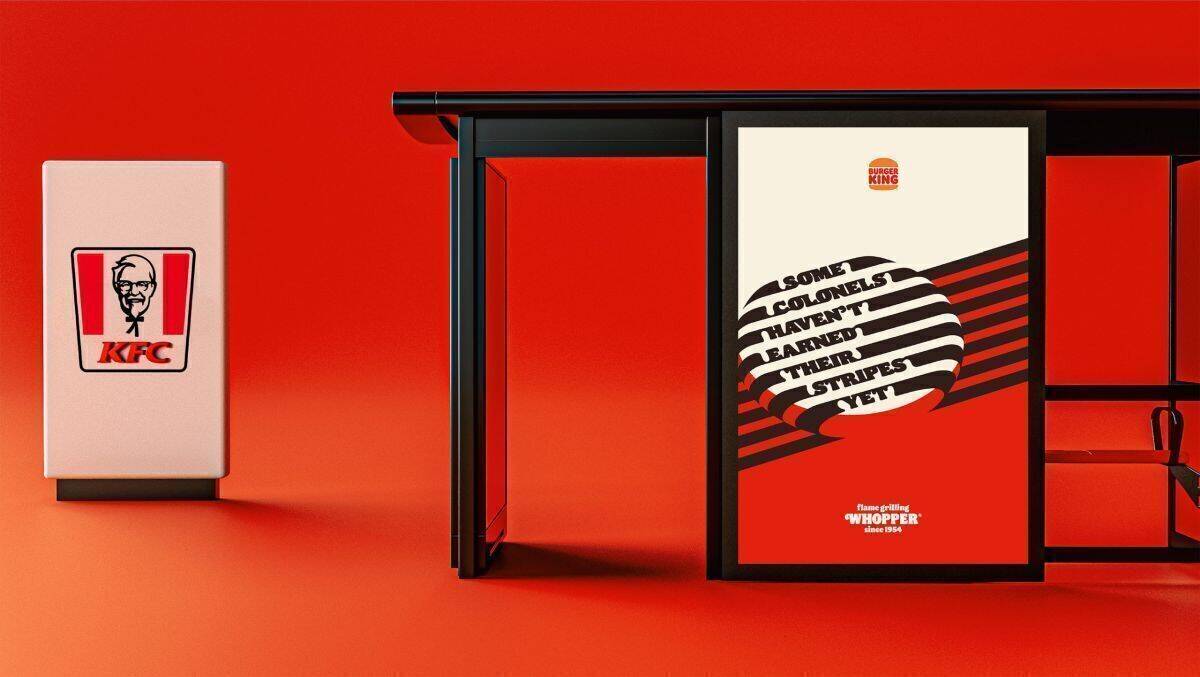 "Some Colonels haven't earned their Stripes yet" prangt in der Nähe eines KFC-Restaurants.