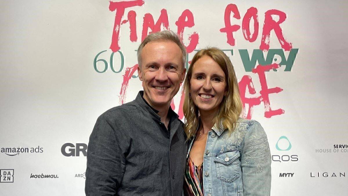 Diskutierten und feierten mit über 330 geladenen Gästen und dem gesamten Team von W&V: Verena Gründel und Rolf Schröter, W&V Chefredaktion.