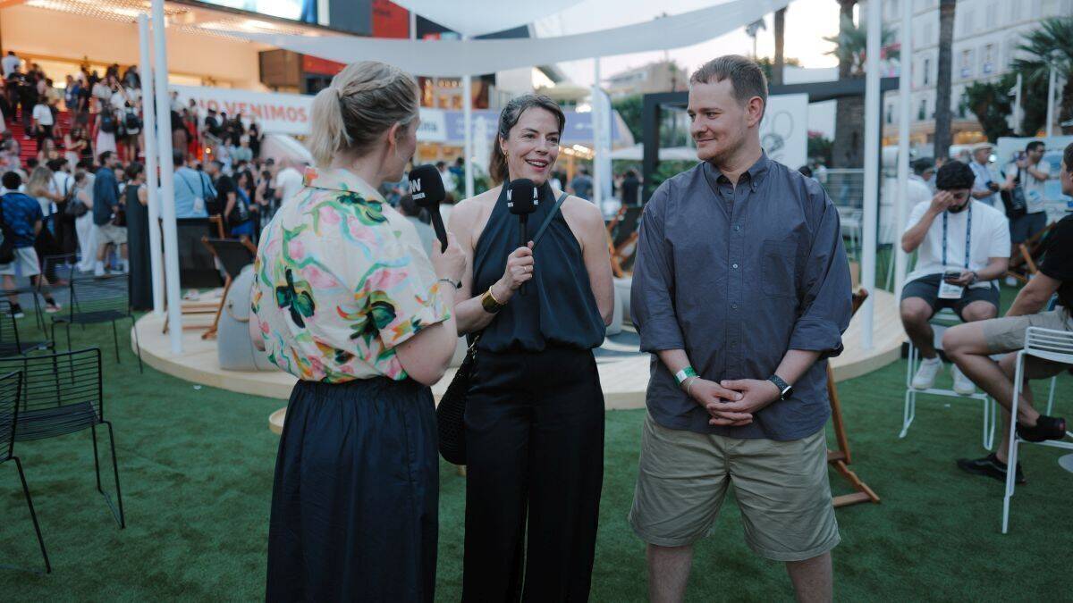 Claudia Hesse und Lorenz Langgartner mit Host Franziska Knoefel.