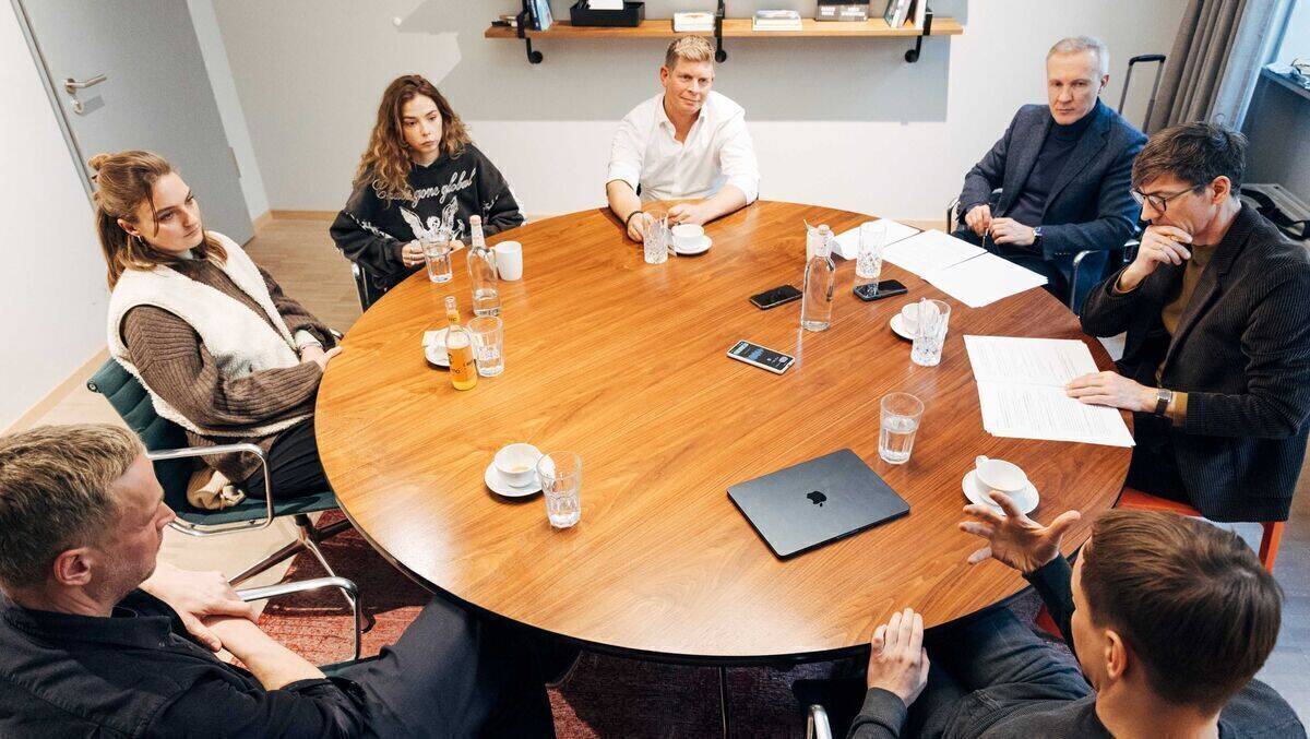 Volle Konzentration: Till Eckel (v.l.), Nina Waiser, Paulina Schumann, Max Schöngen, Rolf Schröter, Kevin Tiedgen, Conrad Breyer