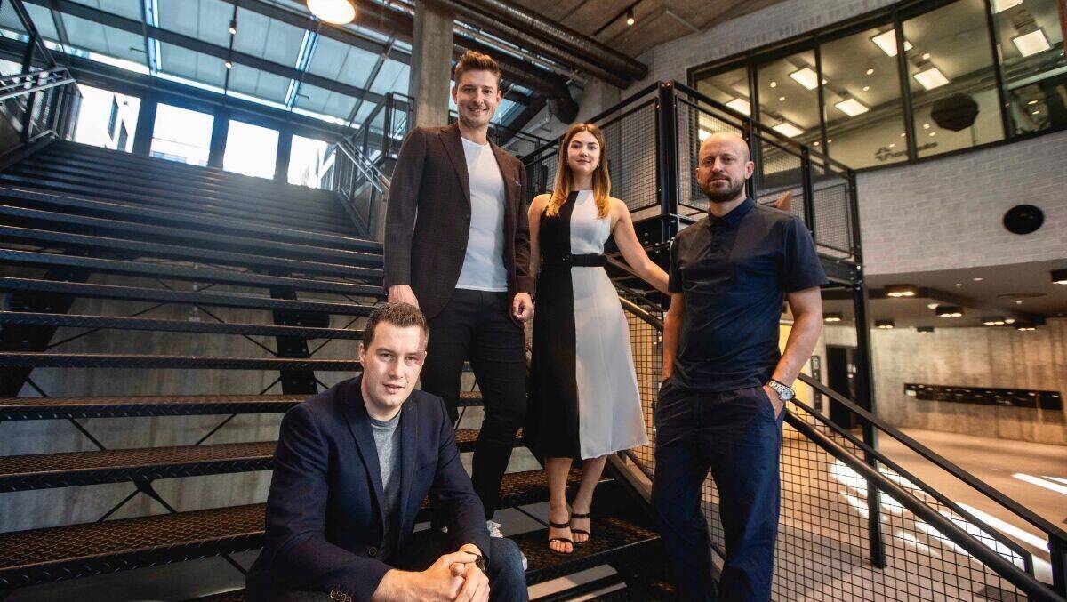 v.l.n.r. Benjamin Gehring (NPU), Florian Hutterer (NPU), Lisa Stuhler, Dr. Marc Schumacher