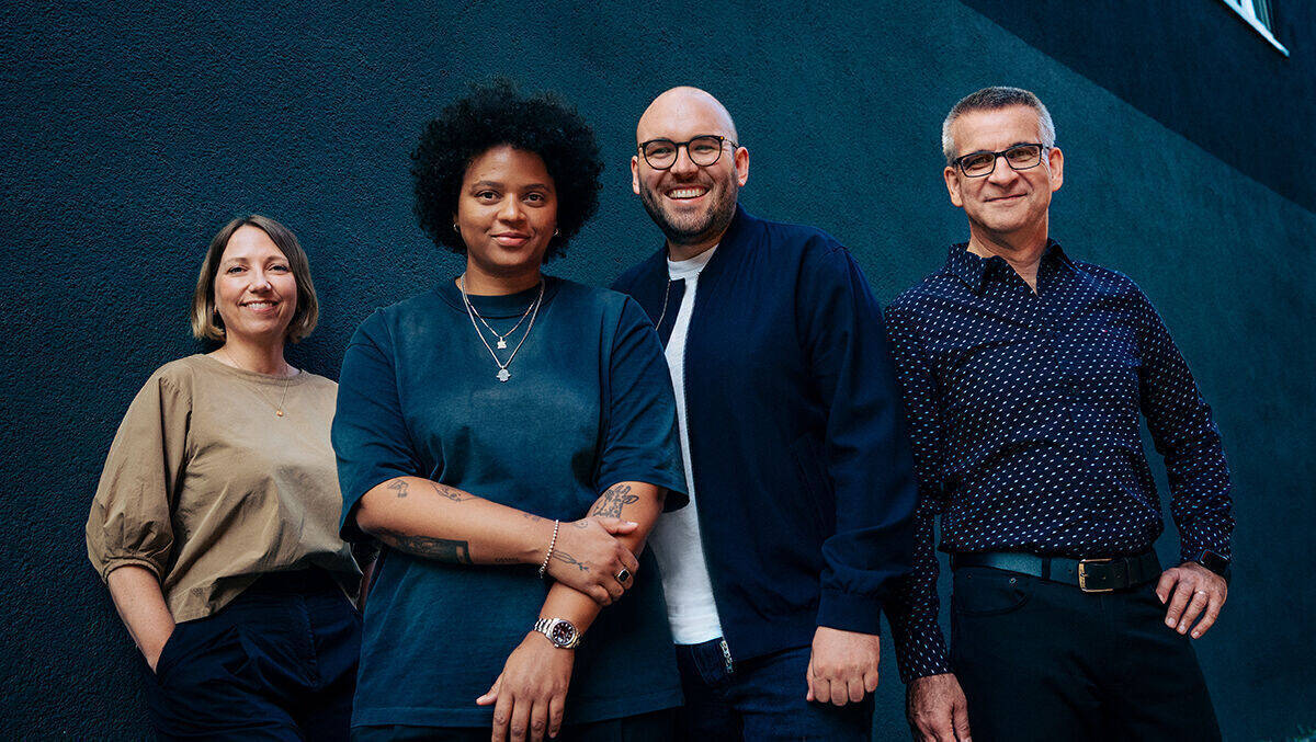 Das ist die neue Ogilvy-Führung: Chief People Officer Nina Kumpovic (l.), CCO Dora Osinde (2.v.l.), CEO Chris Jungjohann (2. v.r.), CFO Helmut Hechler