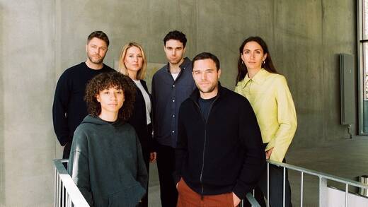 Das Presence-Team v.l.n.r.: Malte Bülskämper (GF Kreation), Zaian Amédée (Art), Fanny Riegel (GF Strategie), Lukas Rohde (CD), Lucas Schneider (GF Kreation), Dina Dedić (GF Beratung).