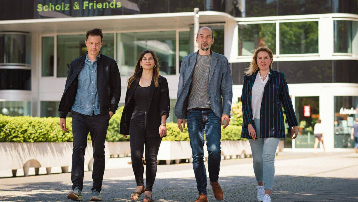 Das Team für den CD-Etat der Bundesregierung (v.l.n.r.): Olivier Nowak, Creative Director Scholz & Friends Identify, Michelle Schwing, Projektleitung, Stefan Wegner, Geschäftsführer Scholz & Friends Agenda, Yvonne Haupt, Projektleitung und Business Director Scholz & Friends Identify
