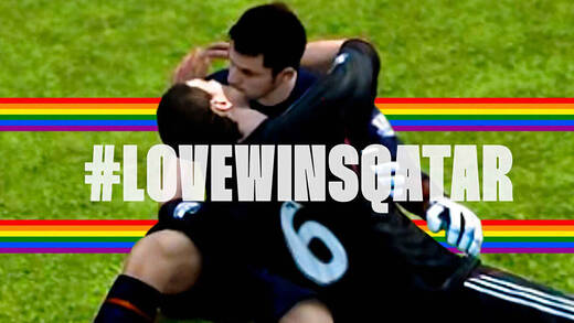 #LoveWinsQatar: Knutsch-Kicker als Signal an die FIFA.