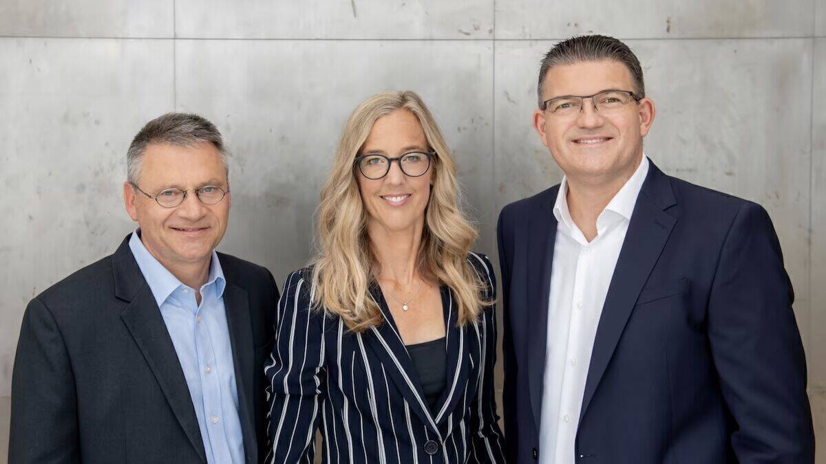 Die Syzygy Group wird von einem dreiköpfigen Vorstandsteam geleitet: Mit Franziska von Lewinski als Vorstandsvorsitzende, Erwin Greiner als Finanzvorstand (l.) und Frank Ladner (r.) als Technikvorstand. 