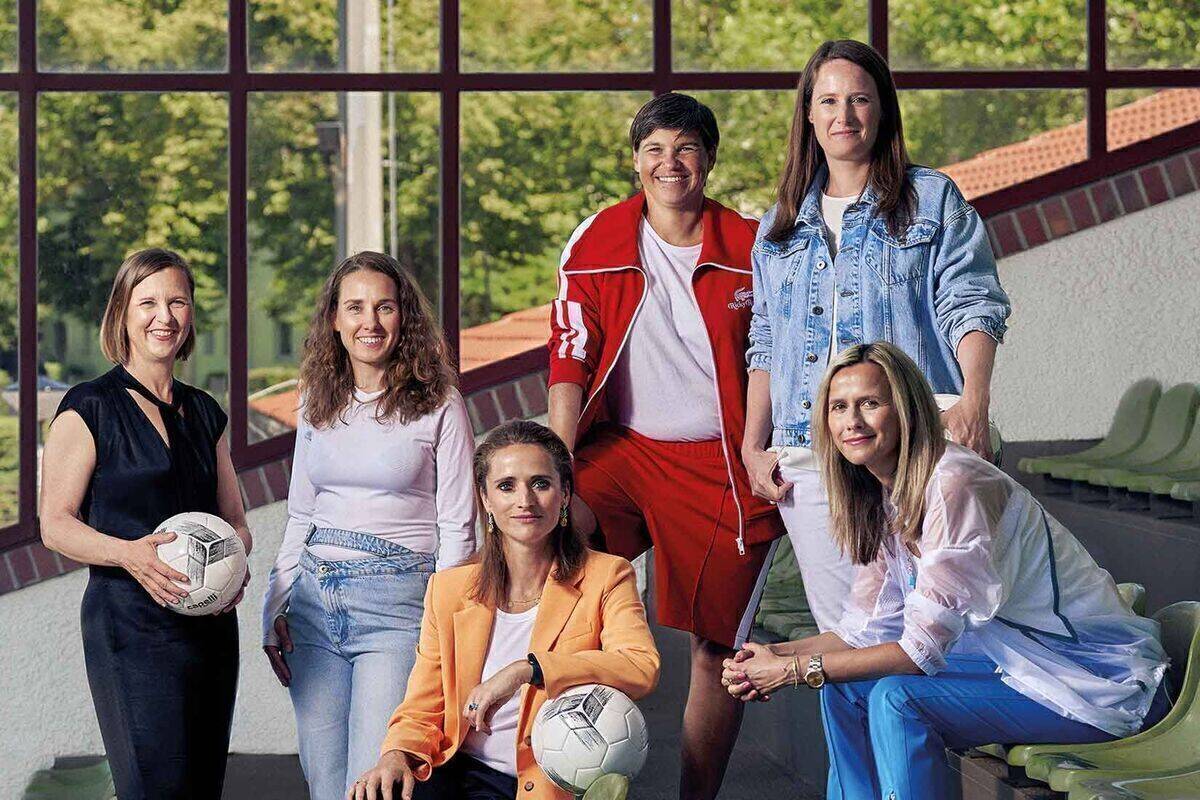 Vattenfall-Chefin Tanja Wielgoß, Brandexpertin Lisa Währer, Investorin und Gründerin Verena Pausder, Ex-Fußballerin Ariane Hingst, BRLO-Gründerin Katharina Kurz und Achtung-Broadcaast-Chefin Felicia Mutterer (v.l.)