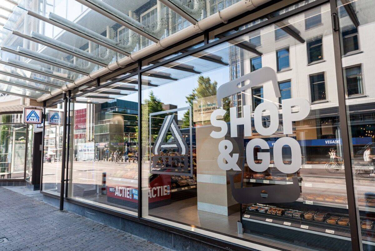 Die erste Shop & Go Filiale von Aldi Nord im Erdgeschoss des House Modernes in der Fußgängerzone Lange Viestraat.
