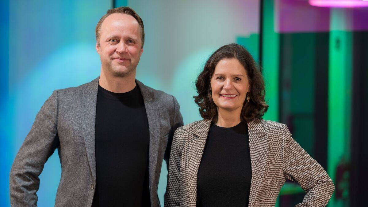 Bilden für Traton ein gemeinsames Team: Jan Leiskau von Solutions und Iris Heilmann von Palmer Hargreaves