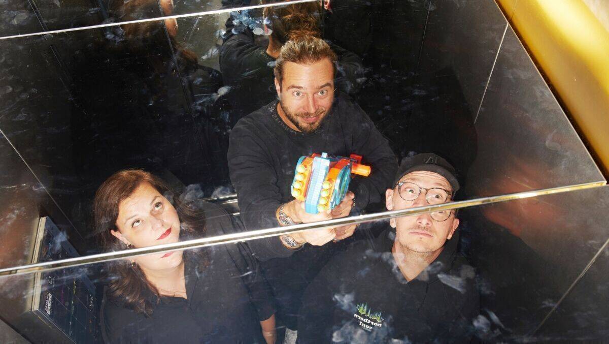 Freuen sich über einen Neukunden: Laura Müller-Rossbach, David Stephan und Martin Eggert von David + Martin