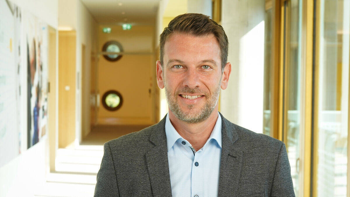Adrian Martin ist Geschäftsbereichsverantwortlicher dm-Marken bei dm-drogerie markt