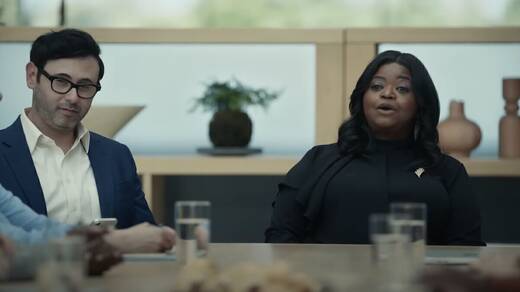 Octavia Spencer alias Mutter Natur nimmt Apples Nachaltigkeitsbericht genauestens unter die Lupe.