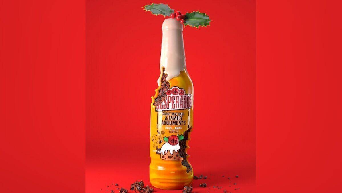 Creator Ben Cullen schneidet zu Weihnachten den Kuchen - äh... die Flasche - an.