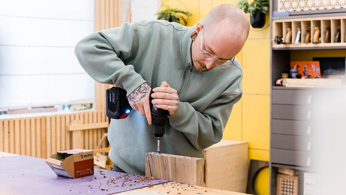 DIYProfi Jonas Winkler bohrt für Würth W&V