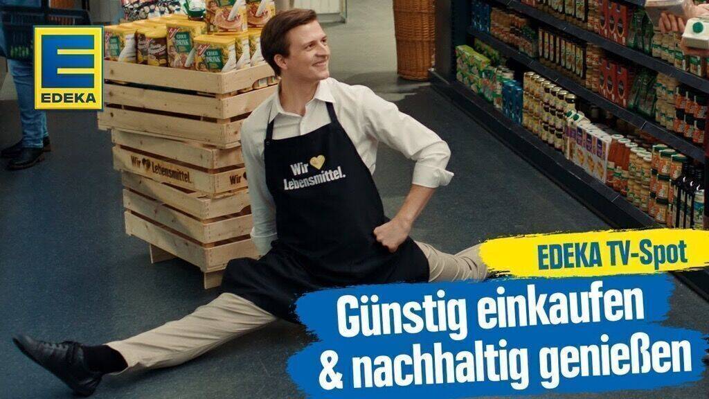 Der Edeka-Mitarbeiter macht's vor: So geht der Spagat zwischen günstig und nachhaltig.