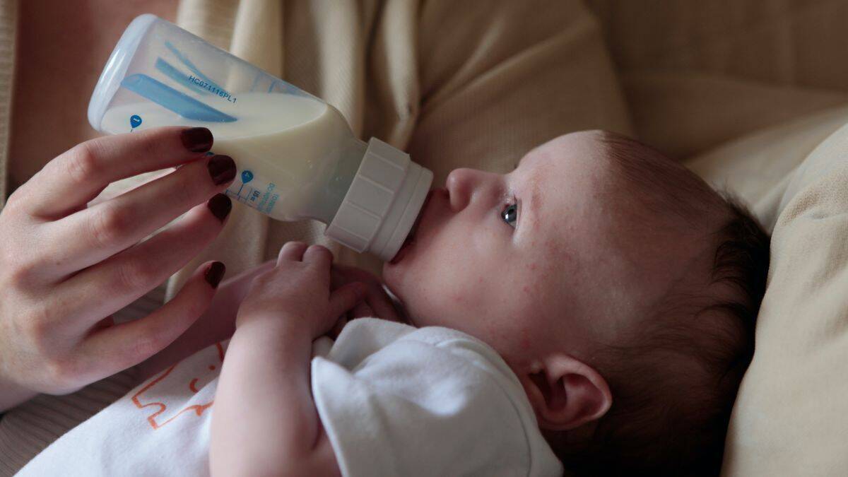 Werden unruhige Babies friedlicher mit Flaschenmilch?