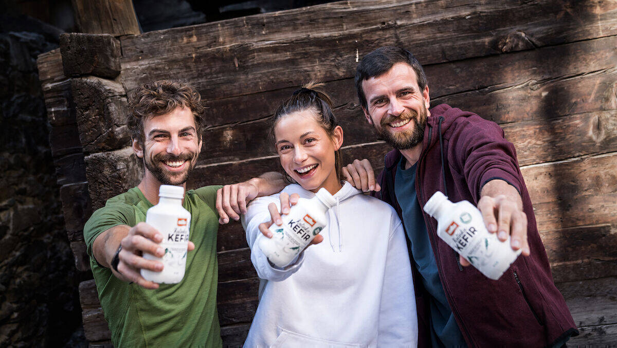 Benni Grams, Jennifer Lange und Jonas Deichmann bilden das #TeamKefir.